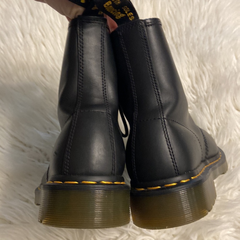 Dr.Martens  Air Wair with sole bouncing 🥾 size 8M BNWOT please see all photos - Picture 9 of 17